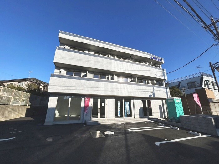 物件外観写真3　(駐車場)