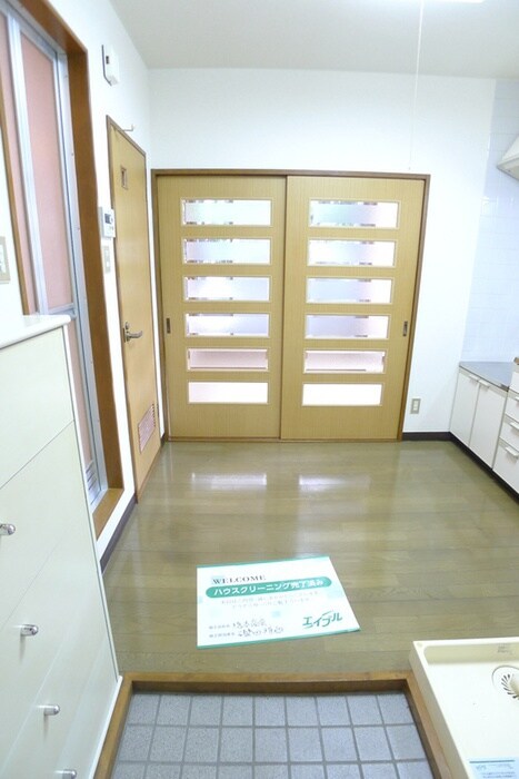 物件内観写真13　(玄関)