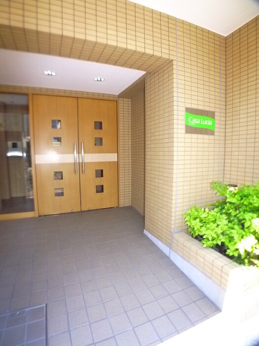 物件外観写真4　(エントランス部分)