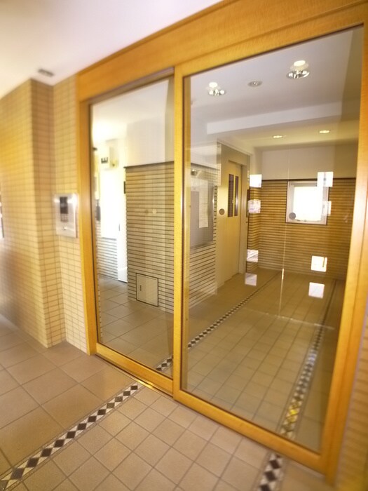 物件外観写真5　(エントランス部分)