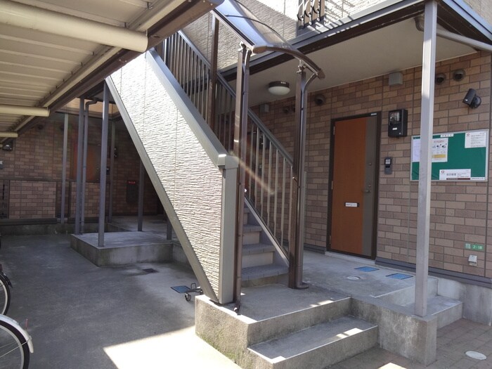 物件外観写真3　(エントランス部分)