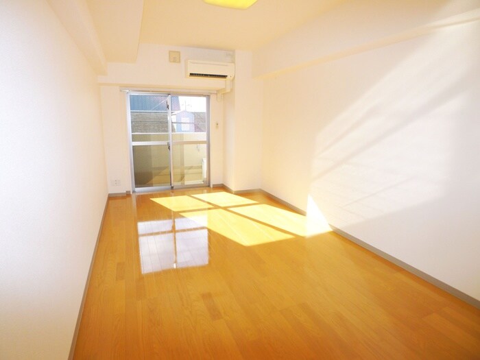 物件内観写真7　(室内からの展望)