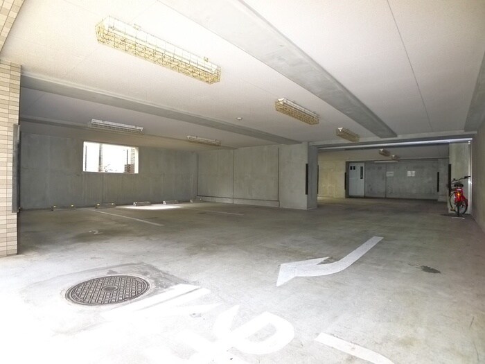 物件外観写真4　(駐車場)