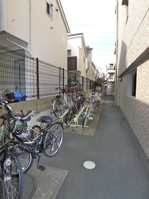 物件外観写真5　(駐輪場)