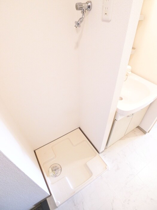 物件内観写真16　(洗濯機置場)