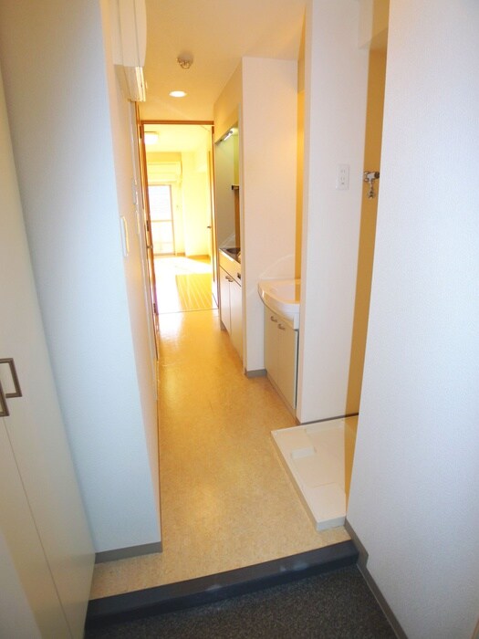 物件内観写真16　(玄関)