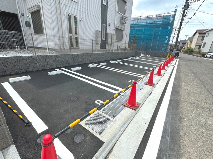 物件外観写真3　(駐車場)