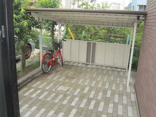 物件外観写真3　(駐輪場)