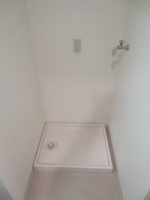 物件内観写真16　(洗濯機置場)