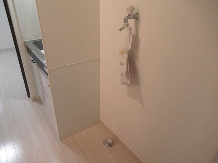 物件内観写真10　(洗濯機置場)