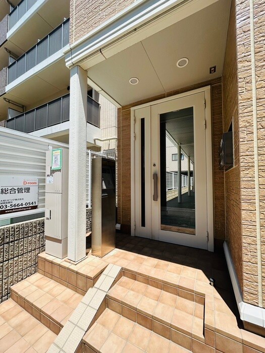 物件外観写真3　(エントランス部分)