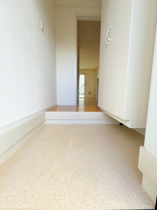 物件内観写真11　(玄関)