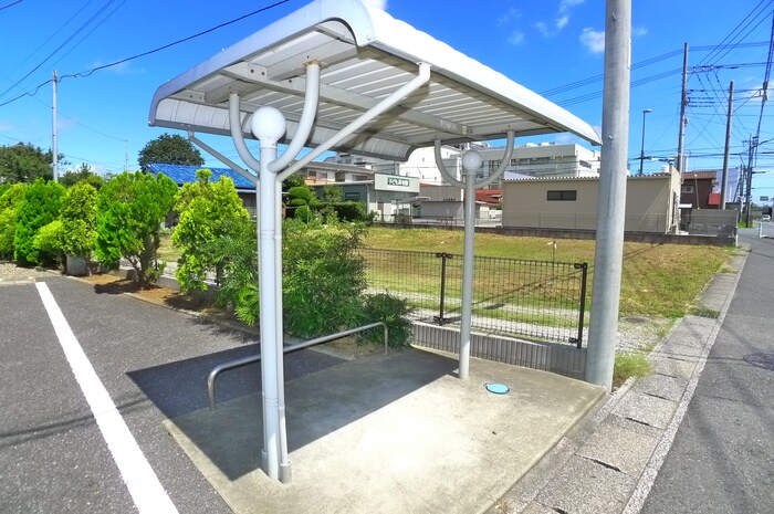 物件外観写真5　(駐輪場)