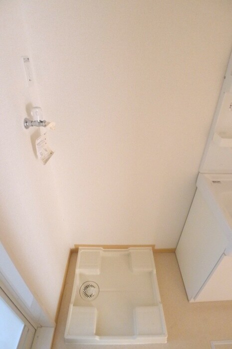 物件内観写真12　(洗濯機置場)