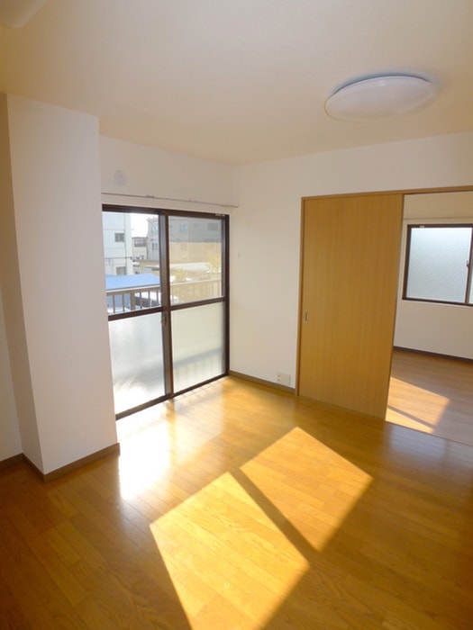 物件内観写真5　(室内からの展望)