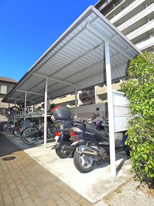 物件外観写真5　(駐輪場)