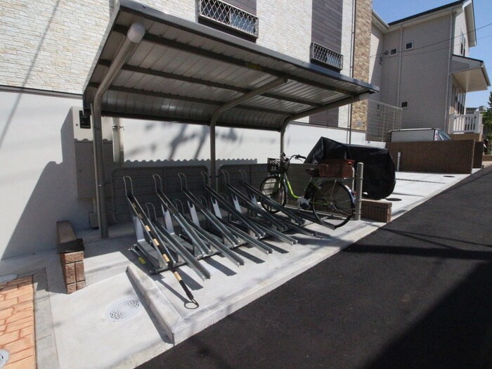 物件外観写真3　(駐輪場)