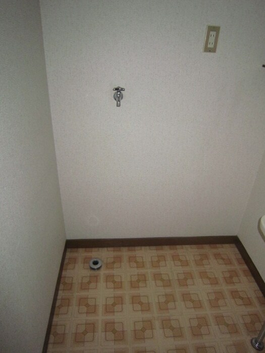 物件内観写真11　(洗濯機置場)