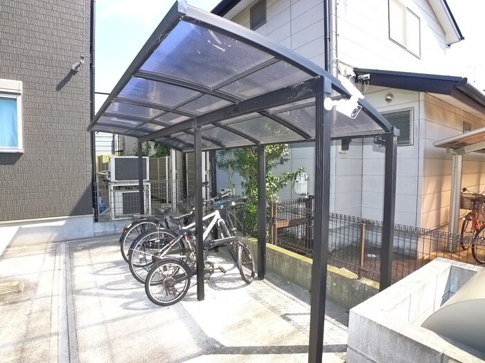 物件外観写真4　(駐輪場)
