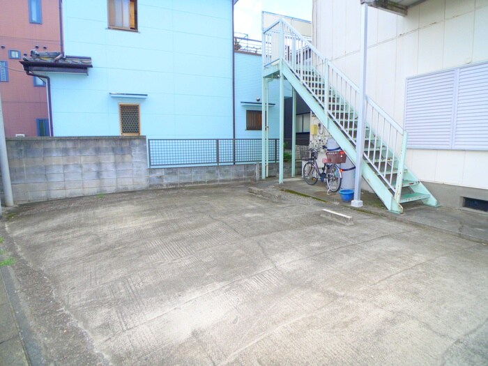 物件外観写真3　(駐車場)
