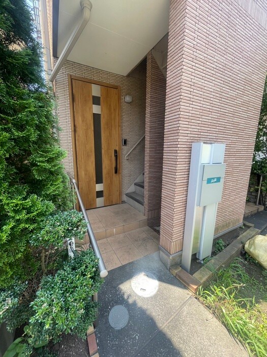 物件外観写真5　(エントランス部分)