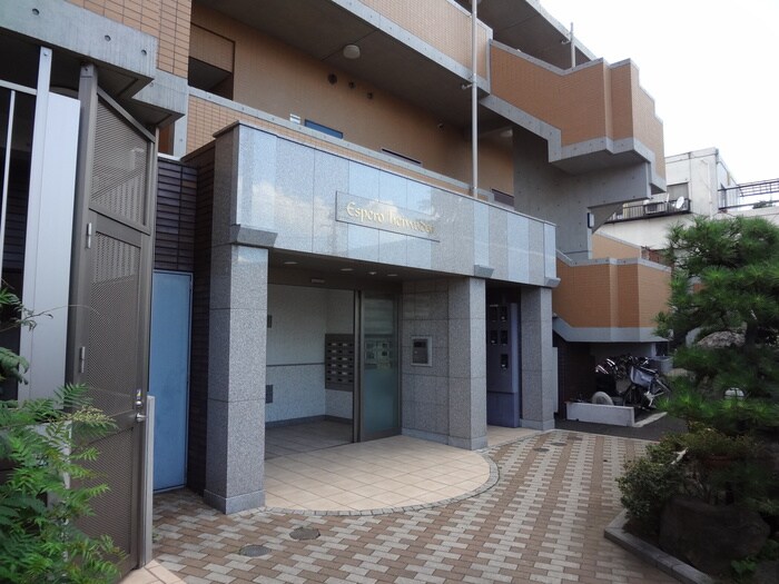 物件外観写真3　(エントランス部分)