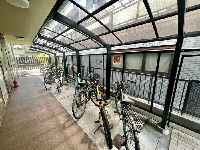 物件外観写真5　(駐輪場)