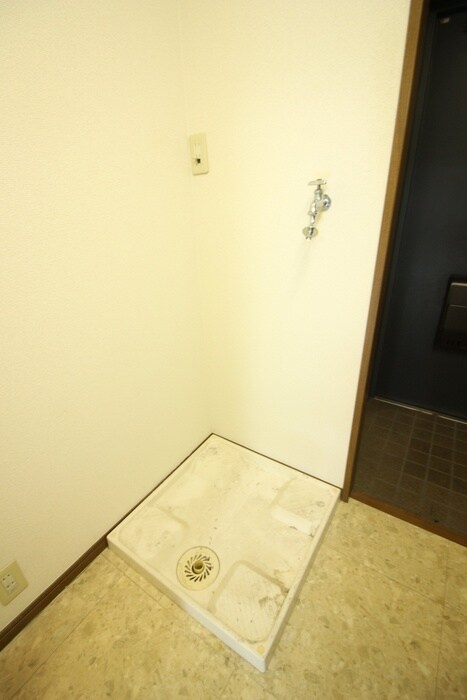 物件内観写真15　(洗濯機置場)