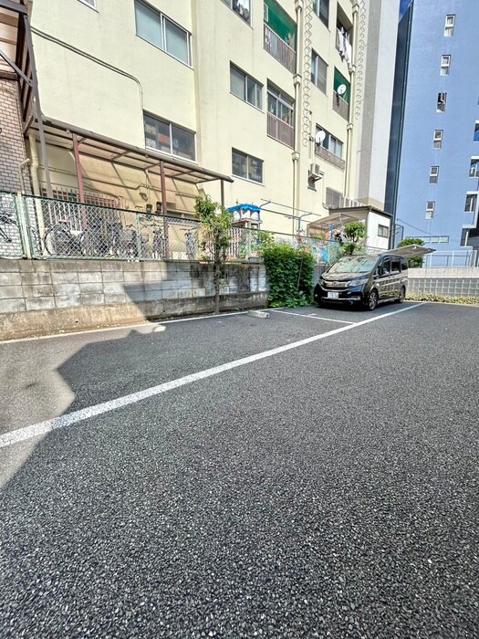 物件外観写真4　(駐車場)