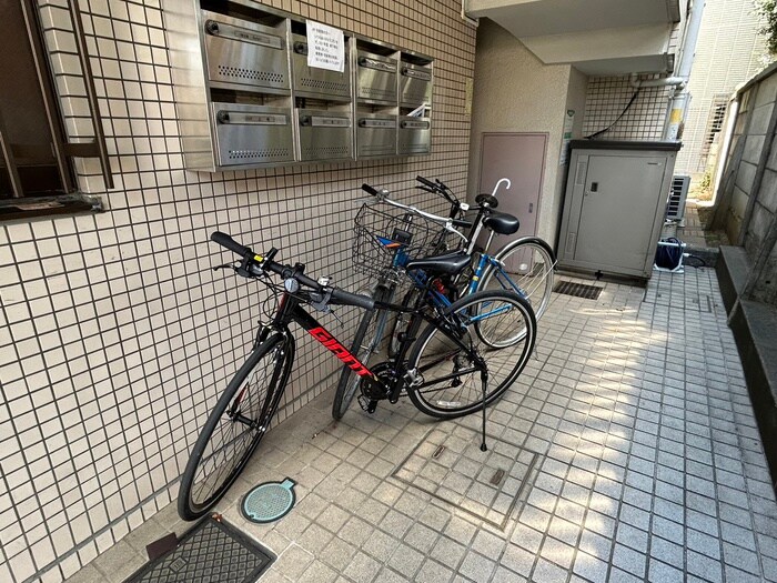 物件外観写真5　(駐輪場)