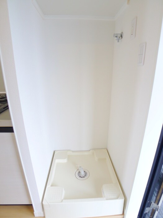 物件内観写真14　(洗濯機置場)