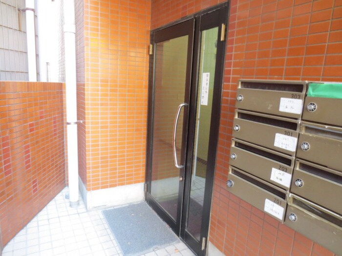 物件外観写真2　(エントランス部分)