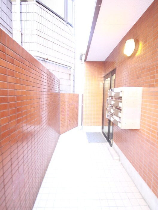 物件外観写真4　(エントランス部分)