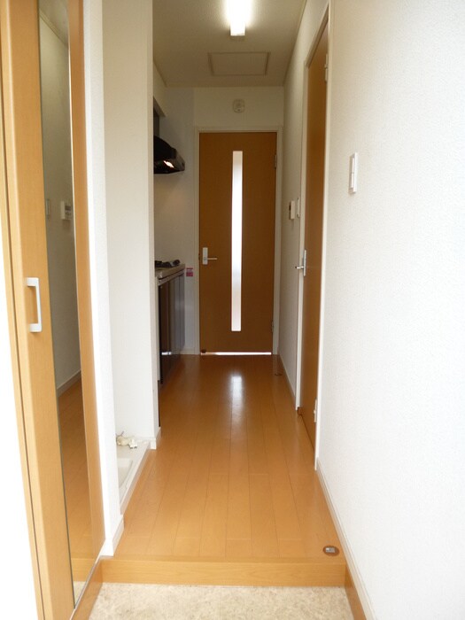 物件内観写真7　(玄関)