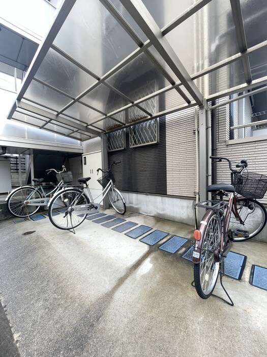 物件外観写真5　(駐輪場)