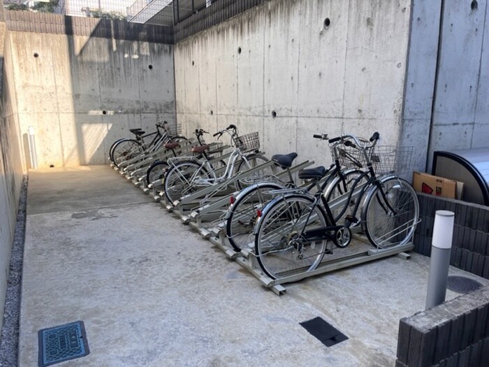 物件外観写真3　(駐輪場)