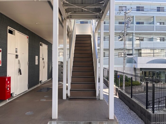 物件外観写真4　(エントランス部分)