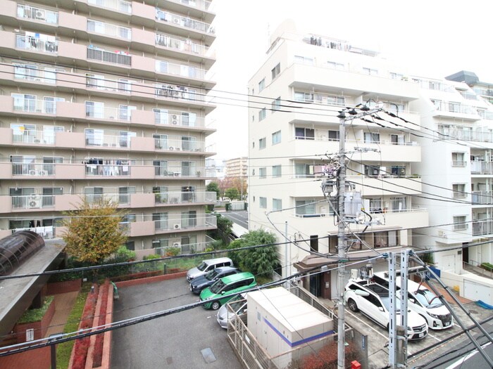 物件内観写真2　(室内からの展望)