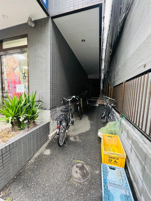 物件外観写真6　(エントランス部分)