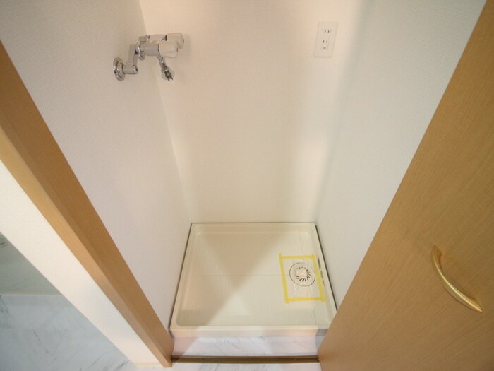 物件内観写真18　(洗濯機置場)