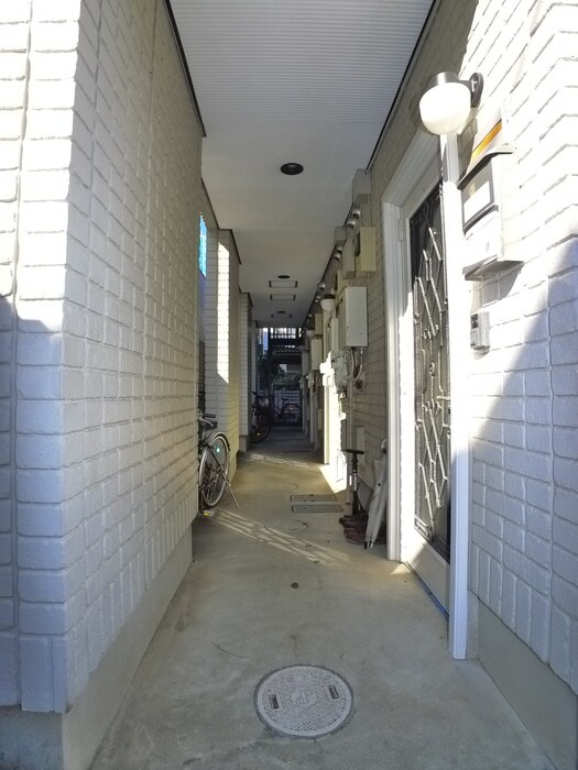 物件外観写真3　(エントランス部分)