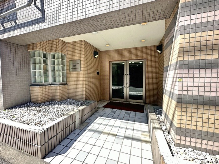 物件外観写真2　(エントランス部分)