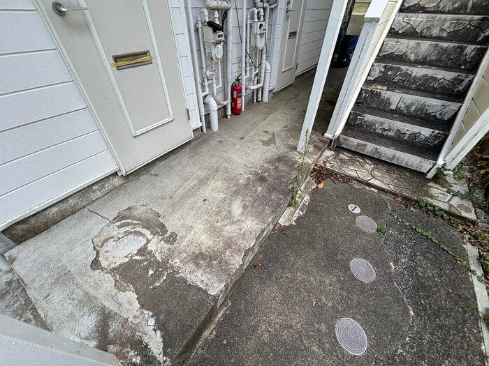 物件外観写真4　(エントランス部分)