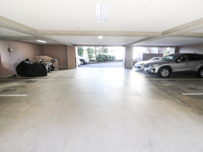 物件外観写真3　(駐車場)