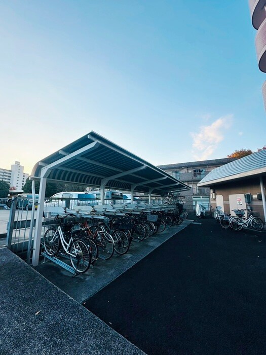 物件外観写真5　(駐輪場)
