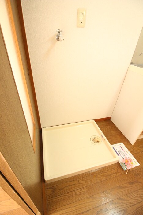 物件内観写真15　(洗濯機置場)