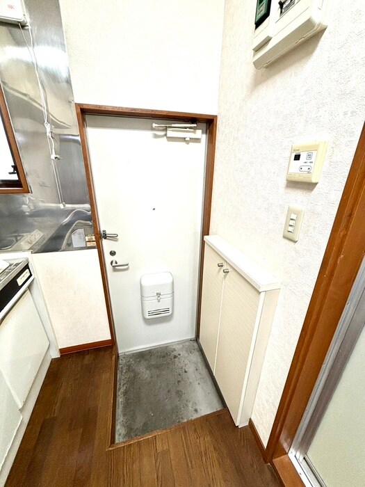 物件内観写真16　(玄関)