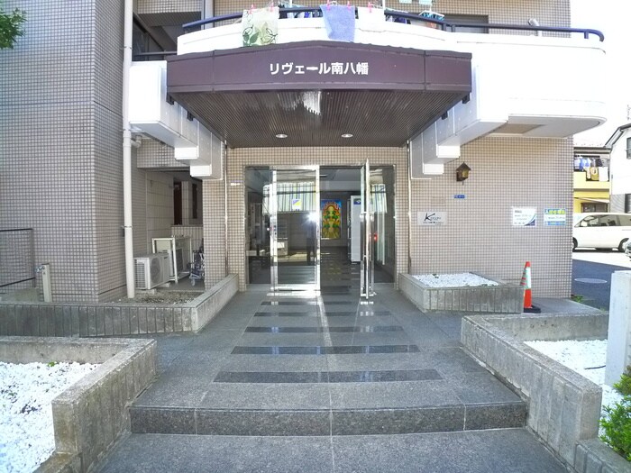 物件外観写真2　(エントランス部分)