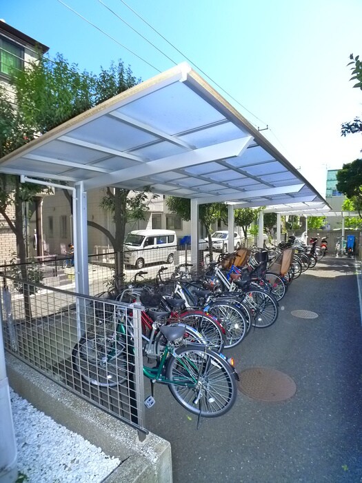 リヴェ－ル南八幡の駐輪場