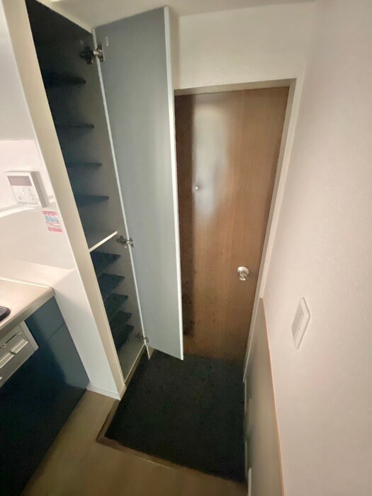 物件内観写真16　(玄関)